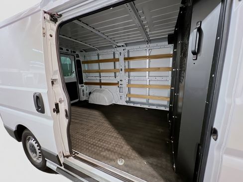 Used 2025 RAM ProMaster 2500 w/ U-Haul Equipment Group FWD image 17