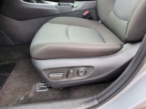 Used 2025 Toyota RAV4 XLE FWD image 16