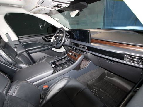 Used 2025 Lincoln Aviator Reserve w/ Luxury Package AWD/4WD image 24
