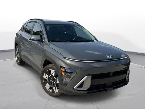 Used 2025 Hyundai Kona SEL FWD image 4