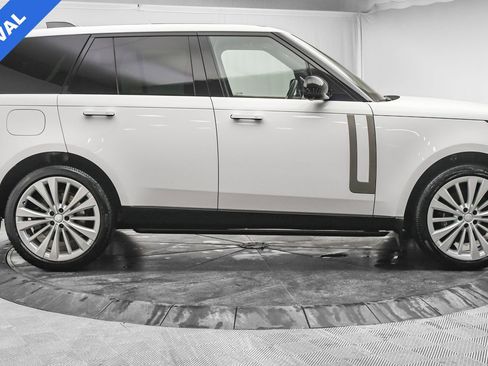 Used 2025 Land Rover Range Rover SE image 11