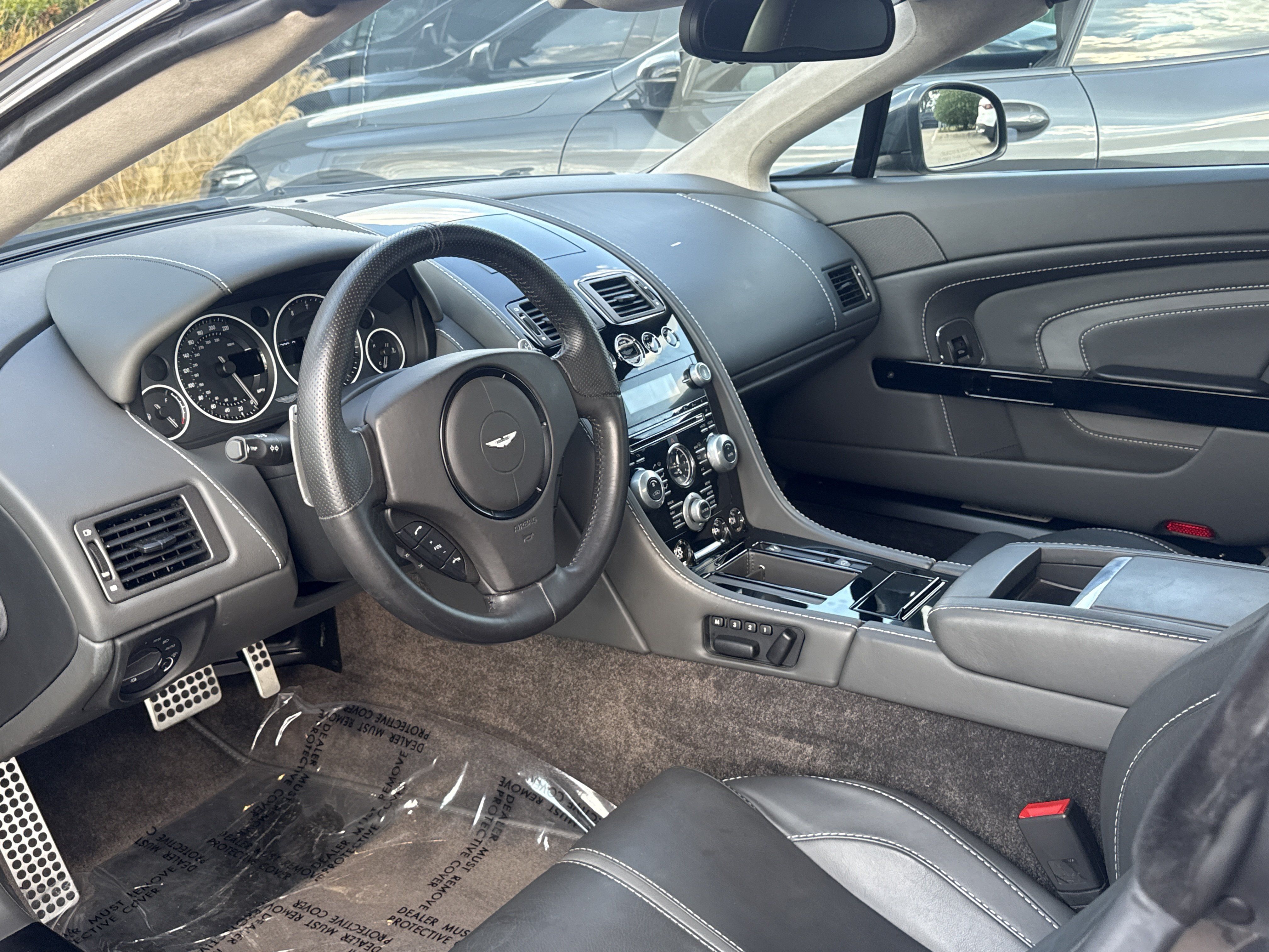 Used 2015 Aston Martin V12 Vantage S RWD image 2