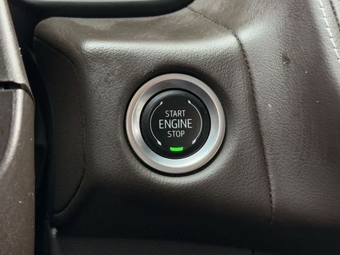 Used 2024 Chevrolet Suburban LT RWD image 18