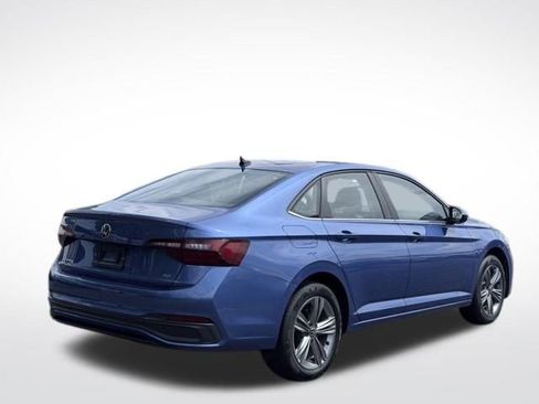 Used 2024 Volkswagen Jetta SE FWD image 5