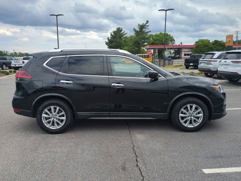 Used 2018 Nissan Rogue SV FWD image 3