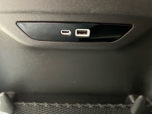 Used 2025 Chrysler Pacifica Limited FWD image 16