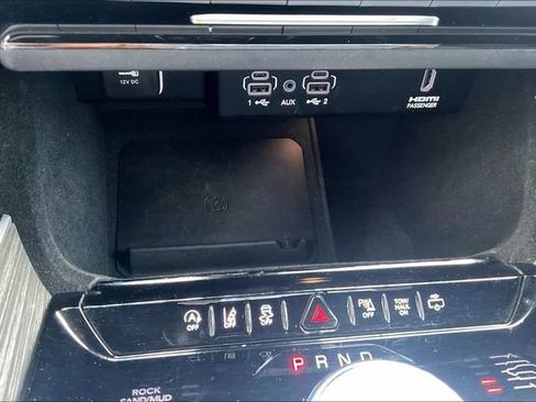 Used 2022 Jeep Wagoneer Series III w/ Premium Group I AWD/4WD image 29