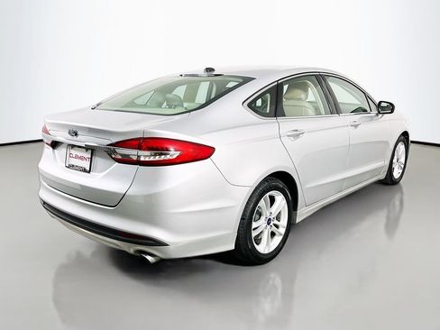 Used 2018 Ford Fusion SE FWD image 7