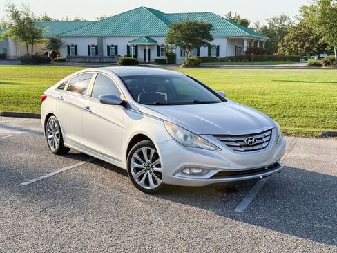 Used 2013 Hyundai Sonata SE FWD image 1