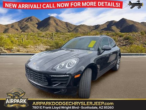 Used 2018 Porsche Macan AWD/4WD image 1