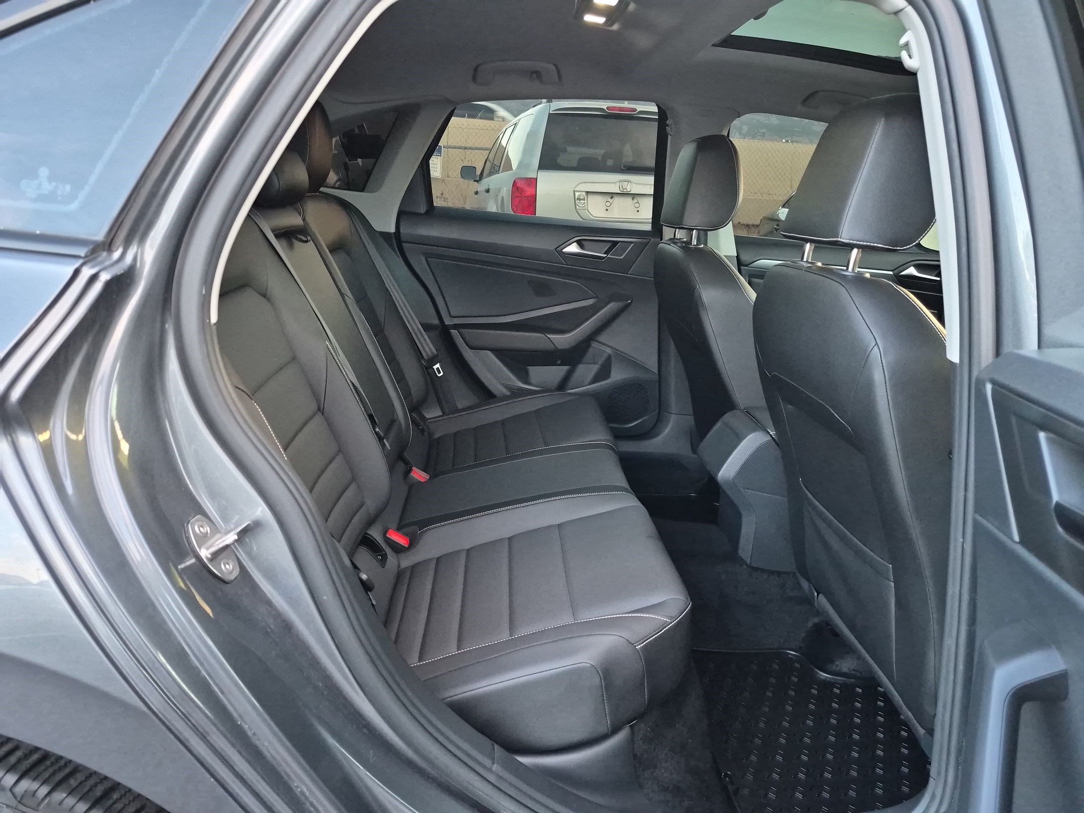 Used 2024 Volkswagen Jetta SE FWD image 33