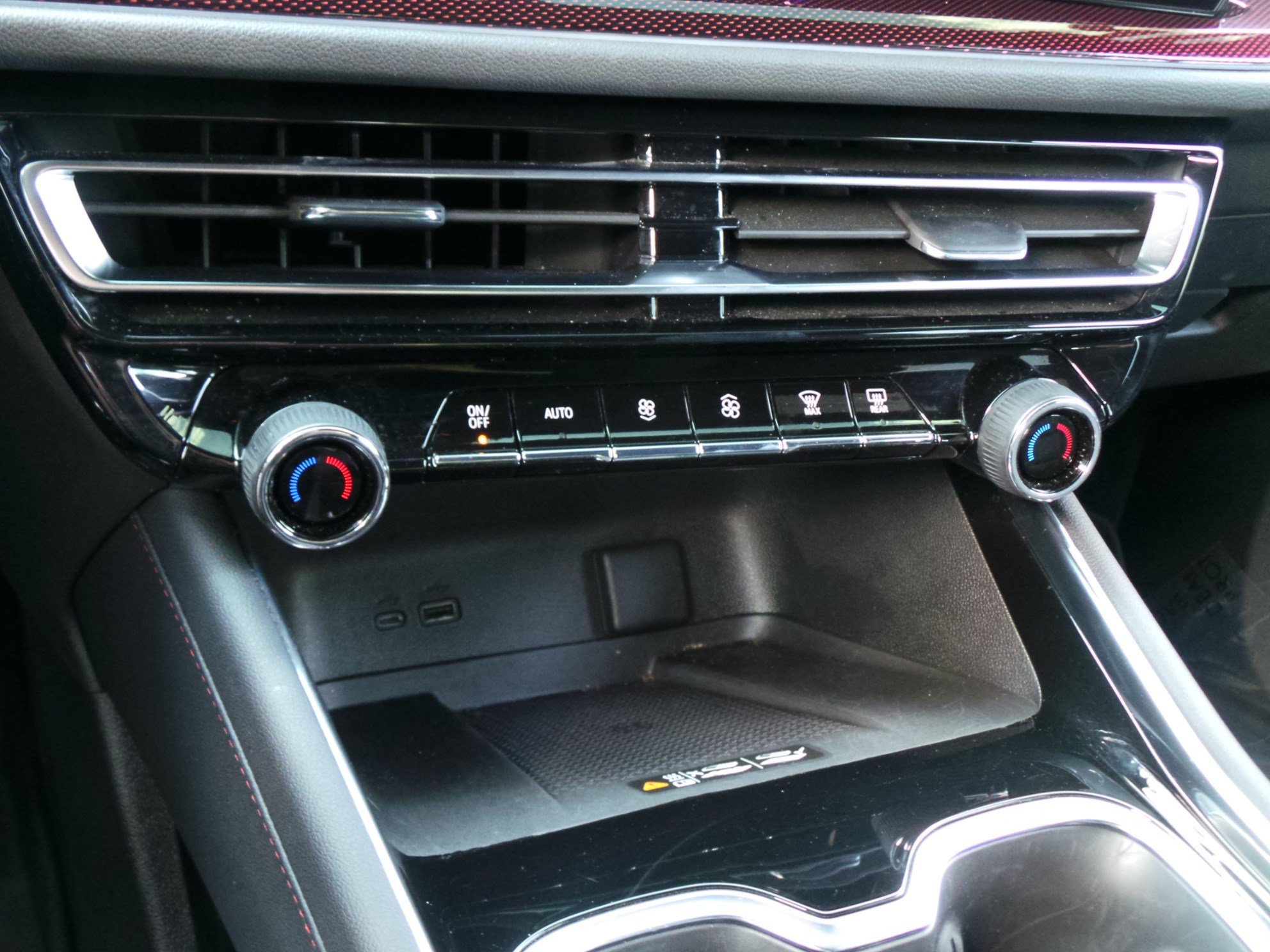 Used 2025 Chevrolet Traverse RS FWD image 36