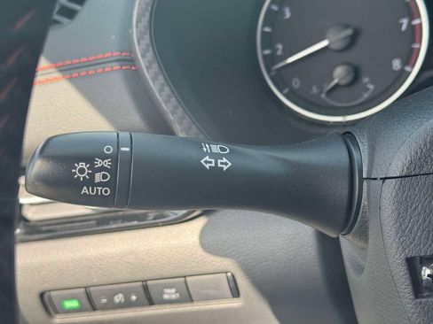 Used 2025 Nissan Sentra SR FWD image 21