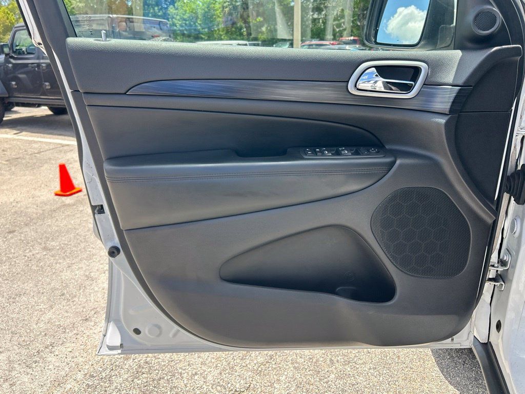 Certified 2019 Jeep Grand Cherokee Laredo RWD image 33