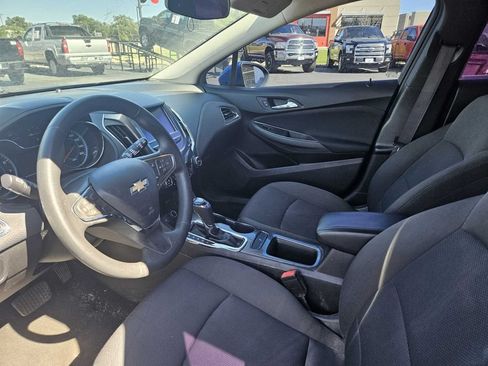 Used 2017 Chevrolet Cruze LT w/ Convenience Package FWD image 13