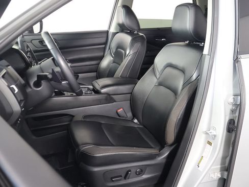 Used 2023 Nissan Pathfinder SL AWD/4WD image 28