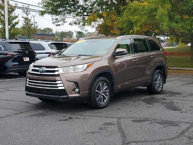 Used 2017 Toyota Highlander XLE AWD/4WD image 2