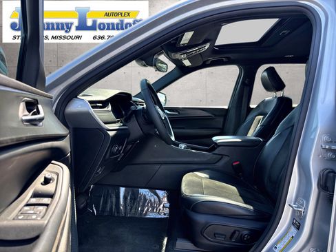 Used 2023 Jeep Grand Cherokee L Laredo AWD/4WD image 11