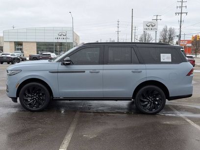 New 2025 Lincoln Navigator Reserve w/ Jet Appearance Package