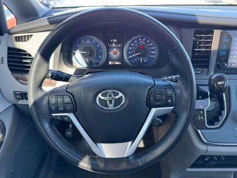 Used 2016 Toyota Sienna XLE w/ XLE Navigation Package image 19