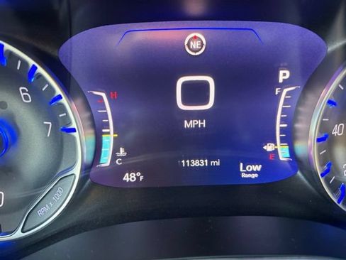 Used 2021 Chrysler Pacifica Touring-L FWD image 17