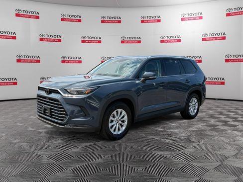 Used 2025 Toyota Grand Highlander AWD image 1