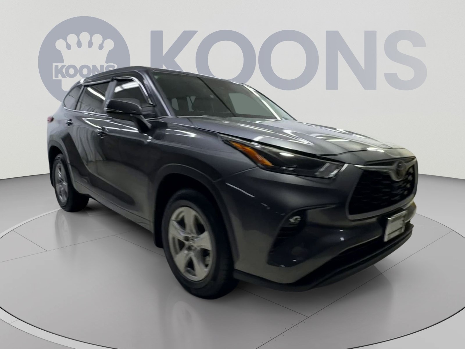 Used 2023 Toyota Highlander LE AWD/4WD image 2