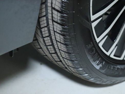 Used 2025 Volkswagen Taos SE image 37