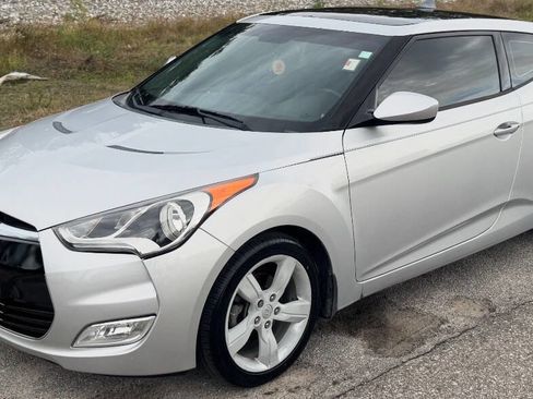 Used 2014 Hyundai Veloster w/ Style Package 02 image 3