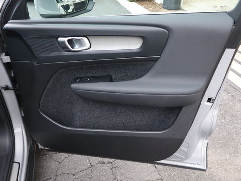 Used 2025 Volvo XC40 B5 Core AWD/4WD image 35