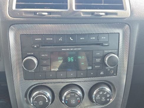 Used 2013 Dodge Challenger R/T image 15