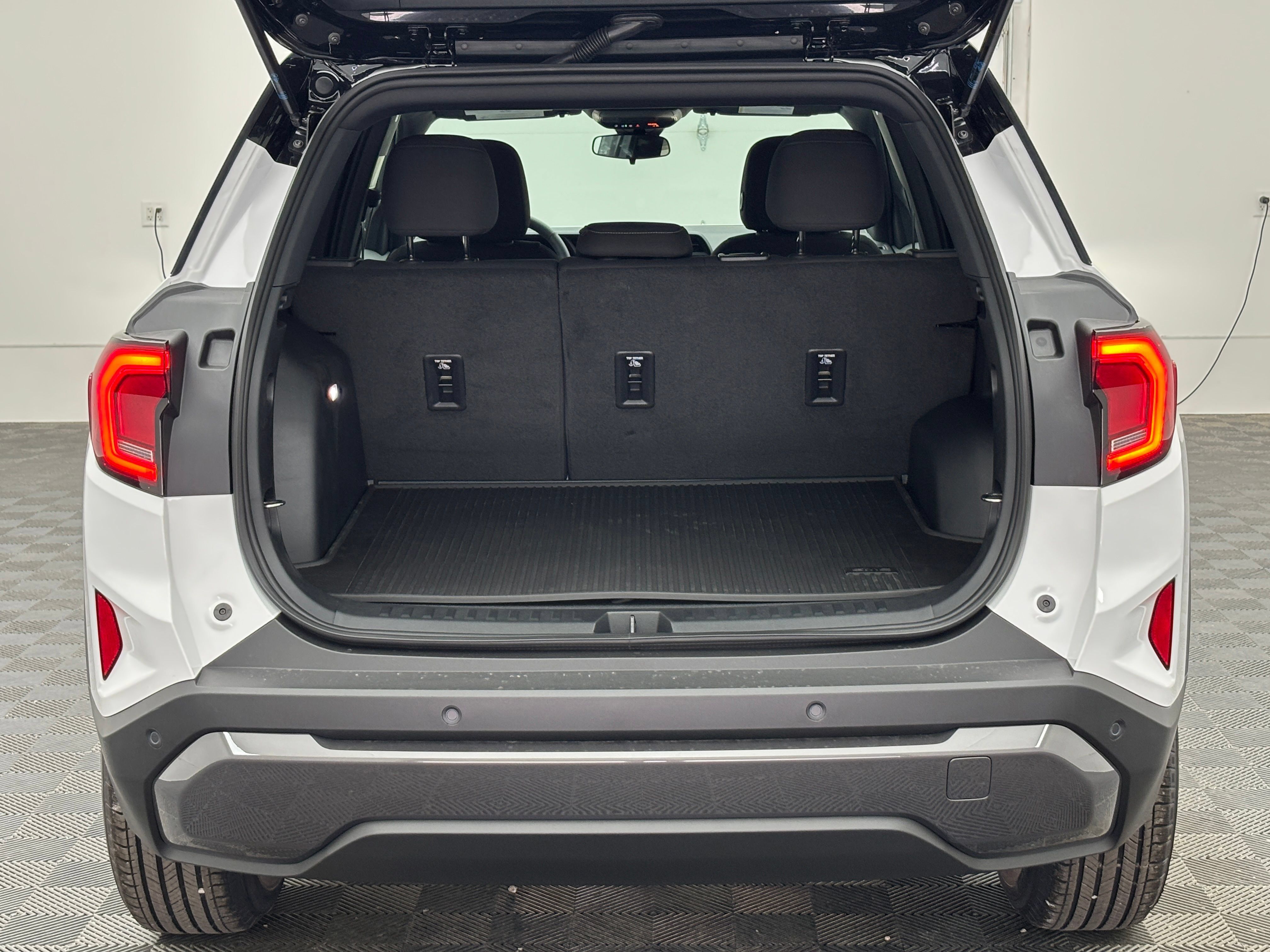 New 2027 GMC Terrain Elevation FWD image 9