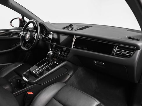Certified 2024 Porsche Macan AWD/4WD image 22