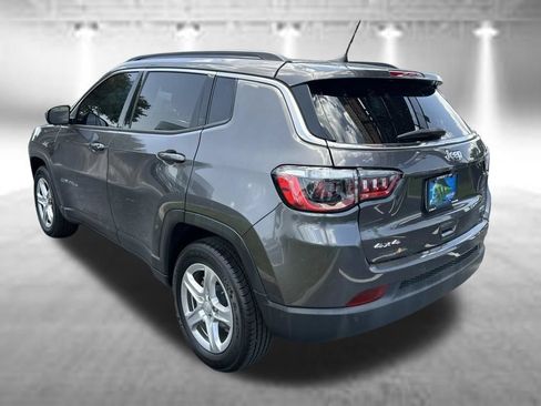 Used 2023 Jeep Compass Latitude w/ Convenience Group AWD/4WD image 5