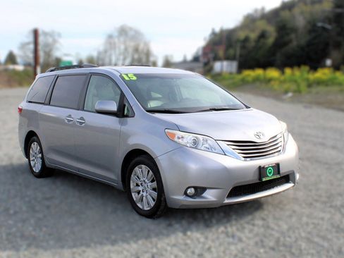 Used 2015 Toyota Sienna XLE Premium image 1