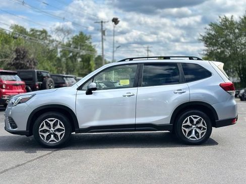 Used 2023 Subaru Forester Premium AWD/4WD image 2