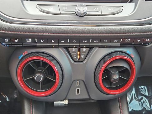 Certified 2022 Chevrolet Blazer RS w/ Enhanced Convenience Package image 20