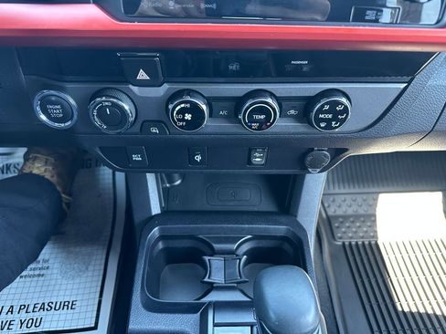 Used 2017 Toyota Tacoma TRD Off-Road w/ Tow Package (A/T) AWD/4WD image 17
