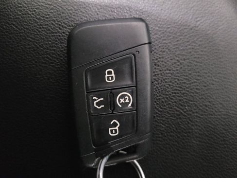 Used 2024 Volkswagen Jetta SE FWD image 32