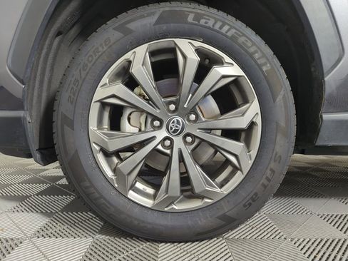 Used 2022 Toyota RAV4 XLE Premium image 21