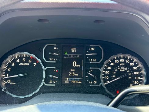 Used 2018 Toyota Tundra SR5 AWD/4WD image 10