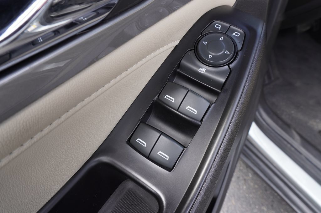Certified 2023 Chevrolet Traverse LS FWD image 16