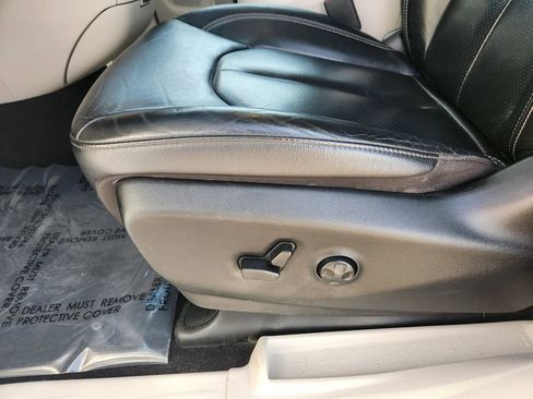 Used 2022 Chrysler Pacifica Touring-L w/ Uconnect Theater Family Group image 13