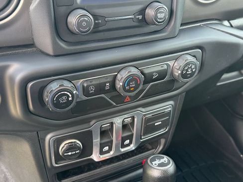 Used 2018 Jeep Wrangler Sport AWD/4WD image 23
