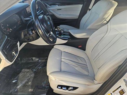Used 2021 BMW M550i xDrive w/ Premium Package image 16