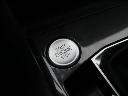 Certified 2024 Volkswagen Tiguan SE R-Line image 29