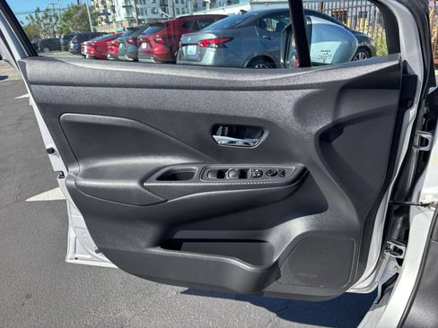 Used 2025 Nissan Versa SV FWD image 18
