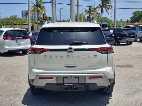 Certified 2024 Nissan Pathfinder Platinum FWD image 5