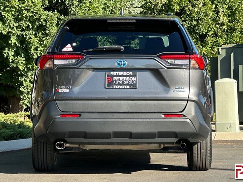 Used 2020 Toyota RAV4 XLE image 5