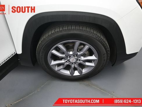 Used 2023 GMC Terrain SLT FWD image 33